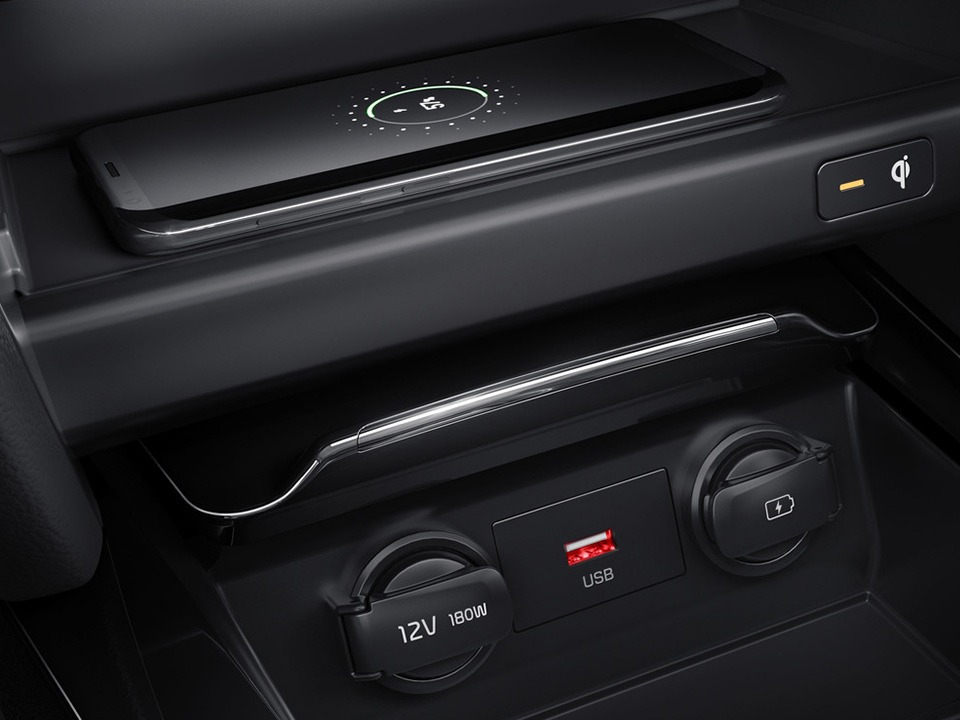 KIA Ceed Induktive Ladestation