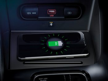 Kia-Niro-Hybrid-Induktive-Ladestation