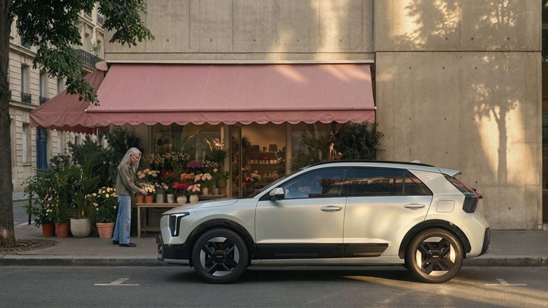 kia-niro-my27-BL-side-Newspaper-1920×1080