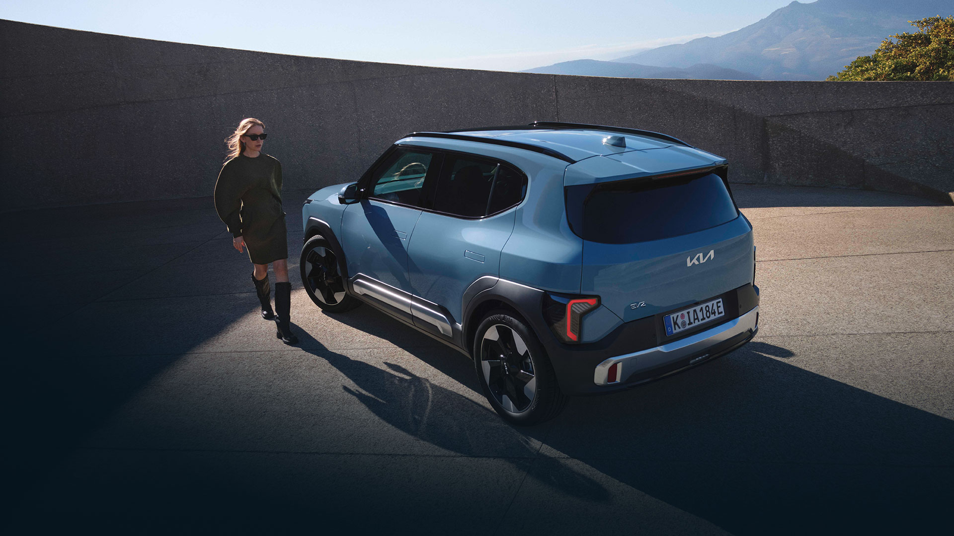 lp-feature-image_RHD_EV2_BL_MY27_LS_34-Rear_with_Talent_RGB_gradient