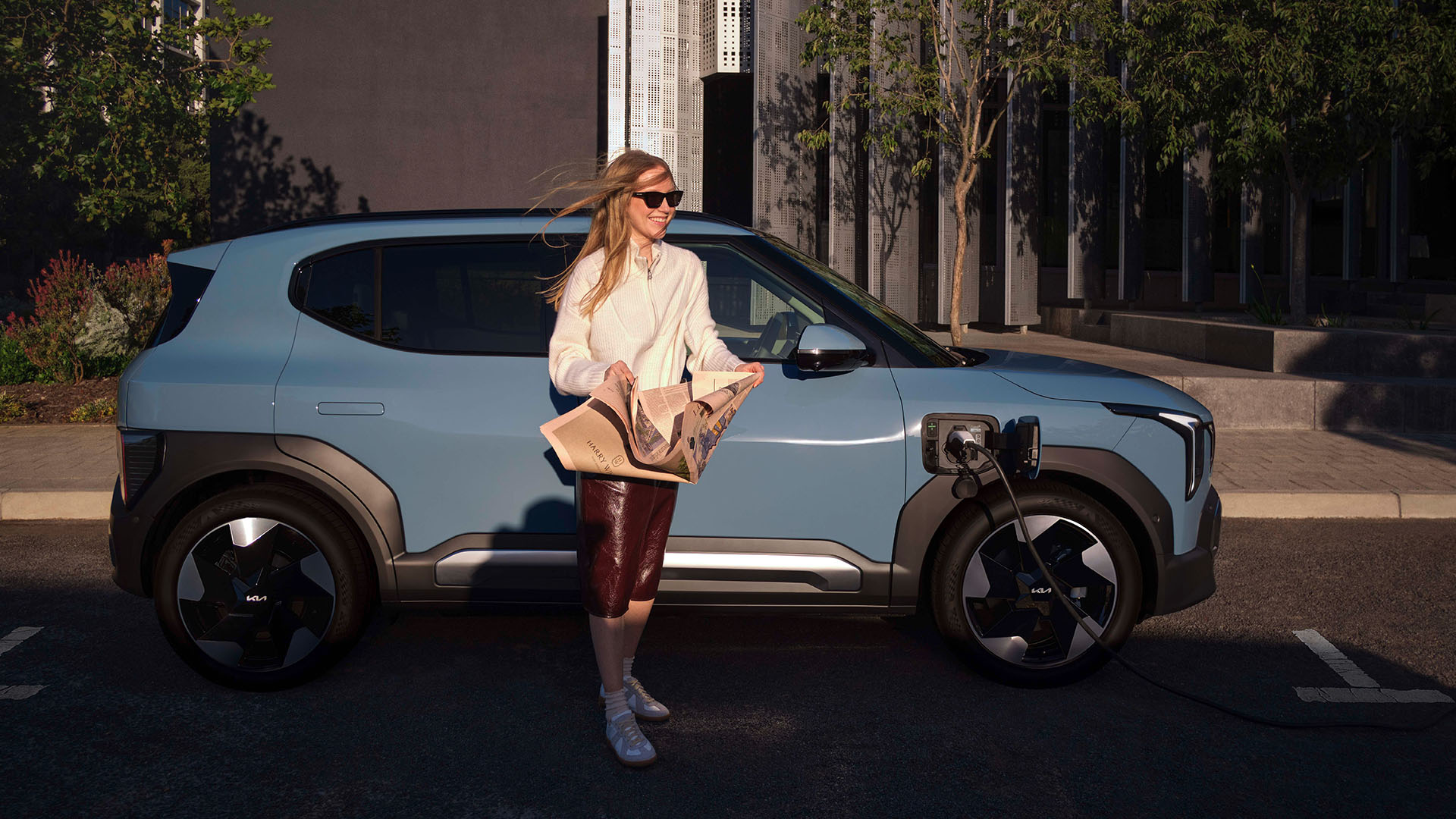 lp-feature-image_RHD_EV2_BL_MY27_PD_ChargingPort_with_Talent_RGB